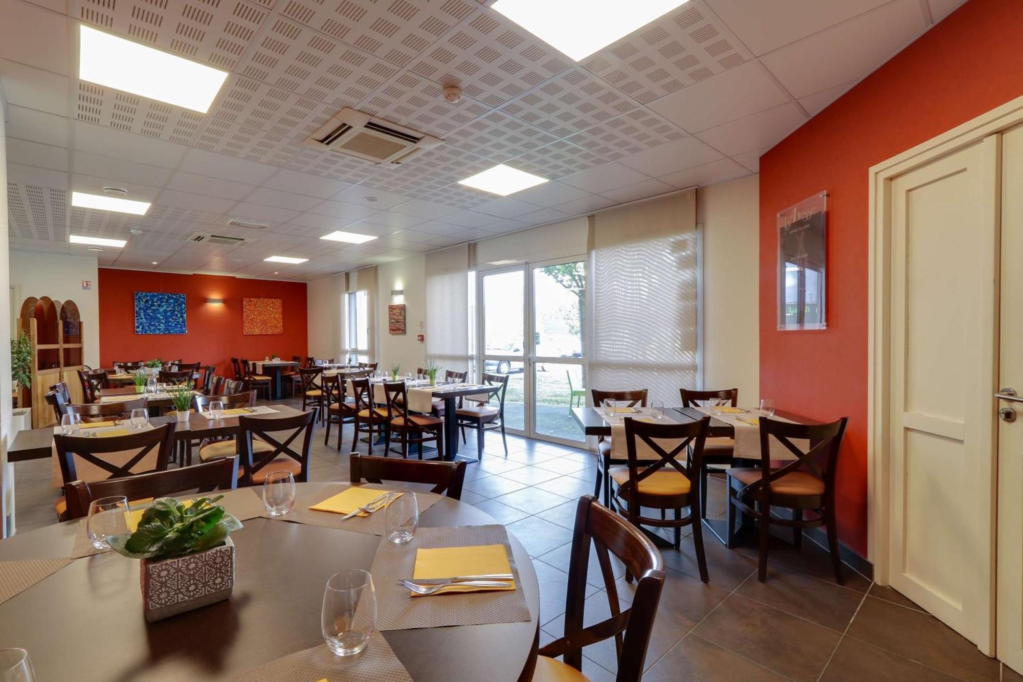 Brit Hotel Saint-Meen-Le-Grand En Broceliande Екстериор снимка