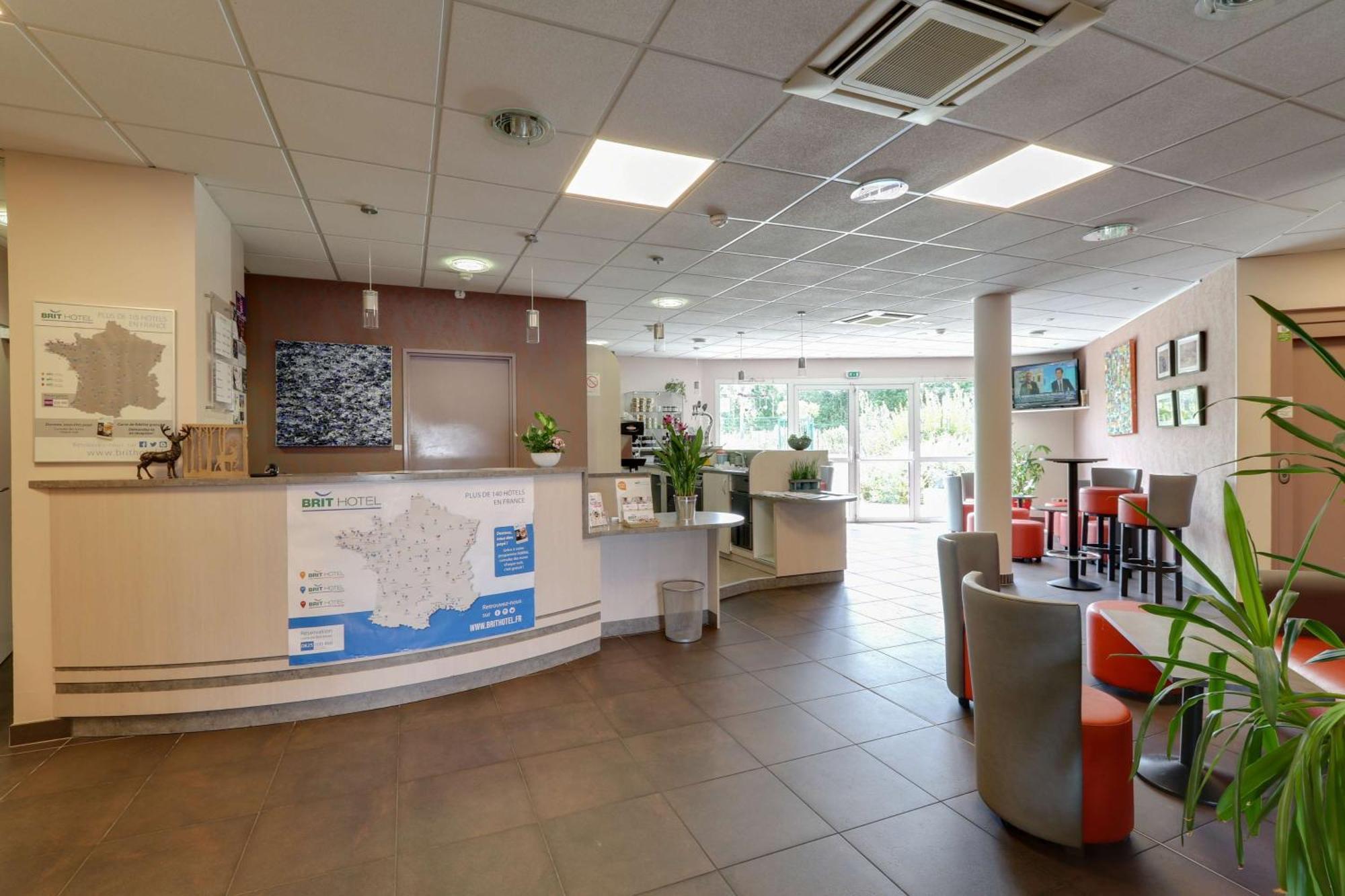 Brit Hotel Saint-Meen-Le-Grand En Broceliande Екстериор снимка
