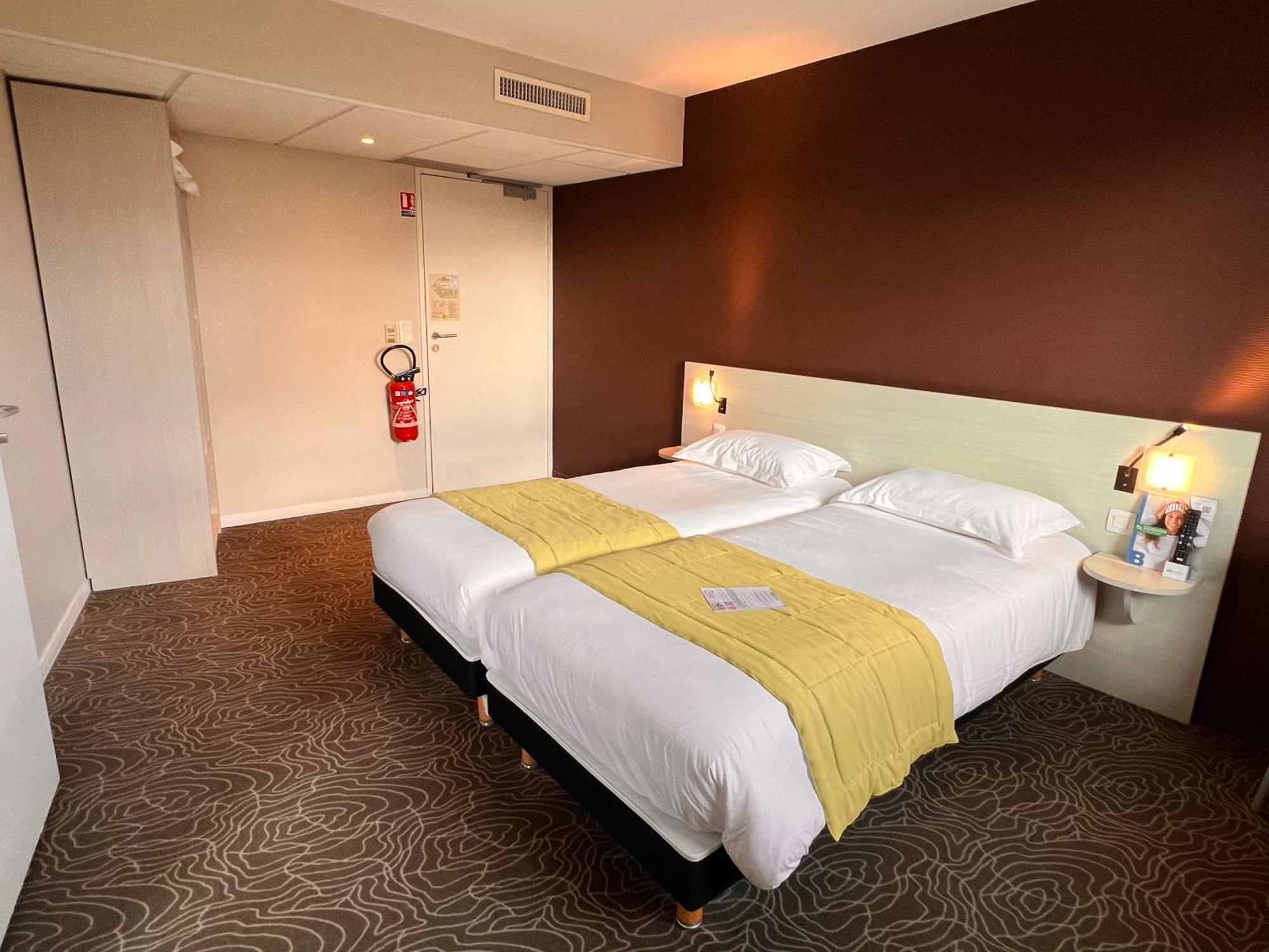 Brit Hotel Saint-Meen-Le-Grand En Broceliande Екстериор снимка
