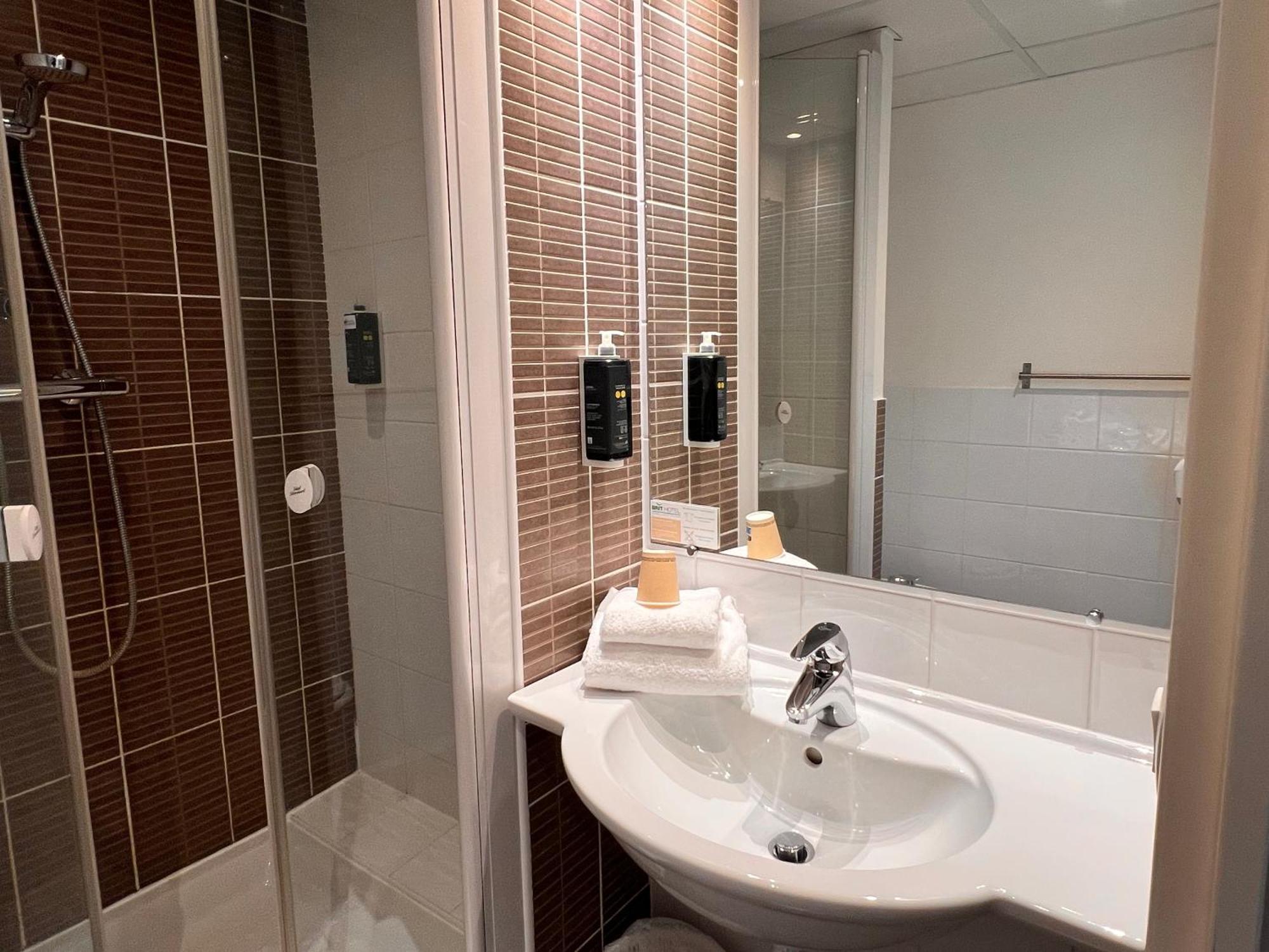 Brit Hotel Saint-Meen-Le-Grand En Broceliande Екстериор снимка