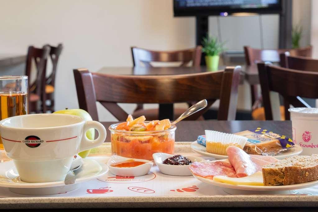 Brit Hotel Saint-Meen-Le-Grand En Broceliande Ресторант снимка